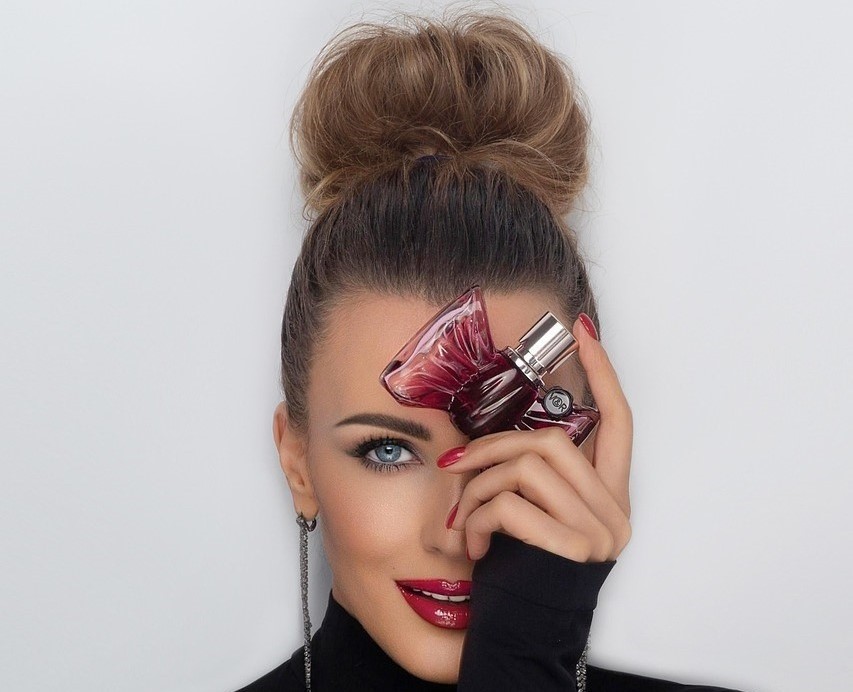 PERFUMES Y COSMÉTICA