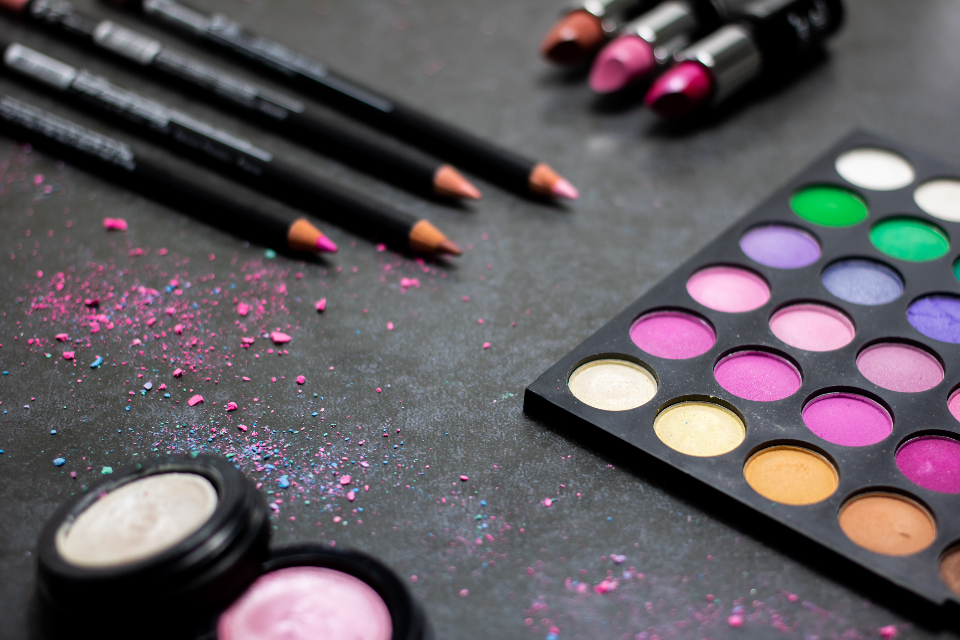 Makeup Low-Cost